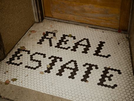 Real Estate Fußmatte mit schriftzug "Real Estate"